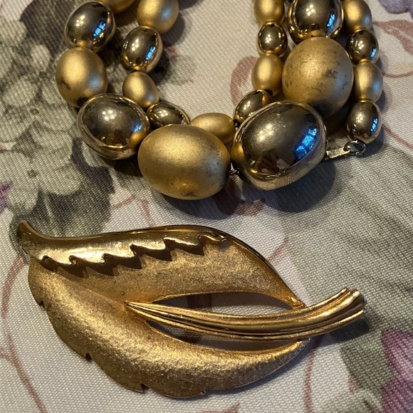Jewelry - KOREAN STAMPED VINTAGE GOLD NECKLACE AND MATCHED BROOCH EARLY PIECE